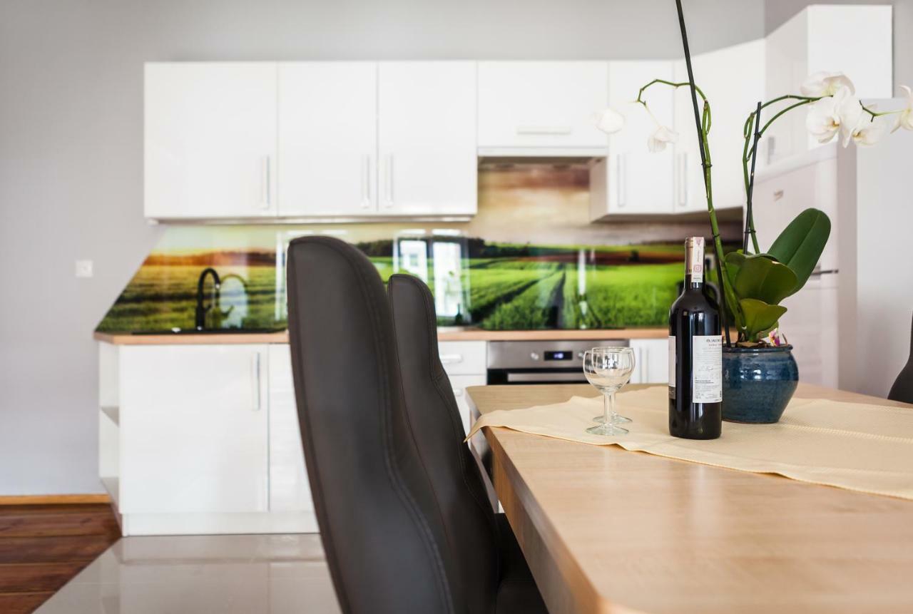 Czar Garbar Apartman Poznań Kültér fotó